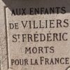 gerbe de fleurs en souvenir pour les enfants de villiers-saint-frédéric mort pour la France.
